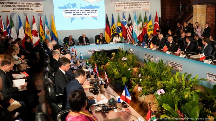 Delegaciones de distintos países se reunieron para abordar la crisis venezolana. 