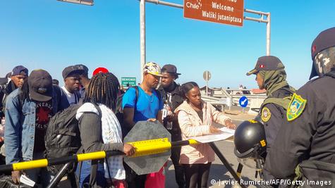 Tensión en frontera Chile-Perú por migrantes podría crecer – DW – 25/04/2023