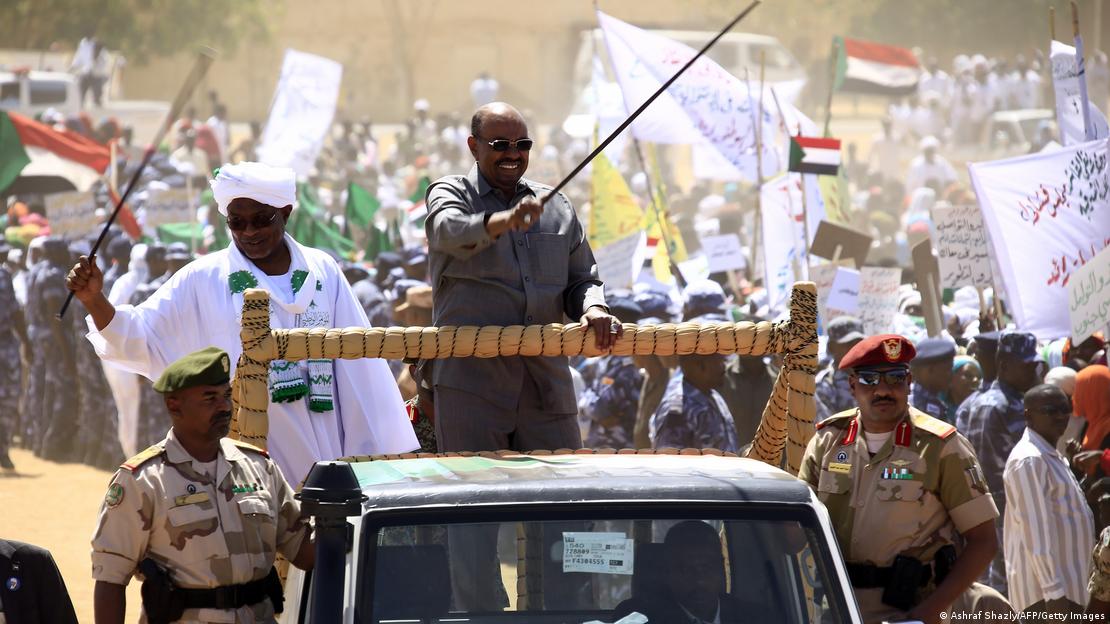 Omar al-Bashir campaigning in Darfur in 2015