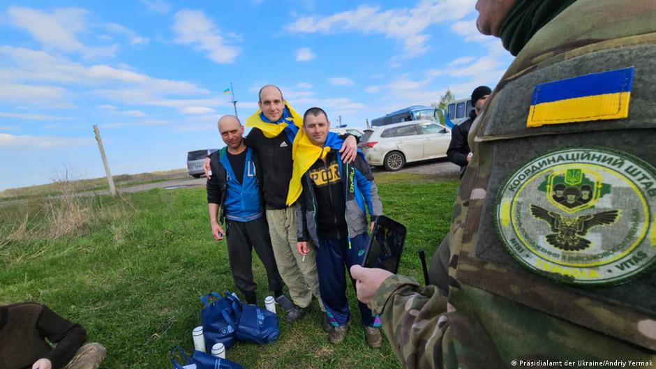 Razmena zarobljenika: Neki ukrajinski vojnici su vraćeni kući (april 2023)