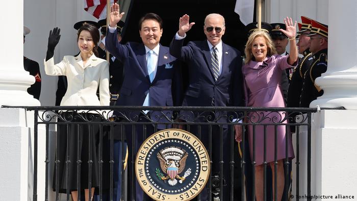Die Präsidenten Südkoreas und der USA, Yoon Suk Yeol und Joe Biden, mit ihren Ehefrauen Kim Keon Hee und Jill Biden 