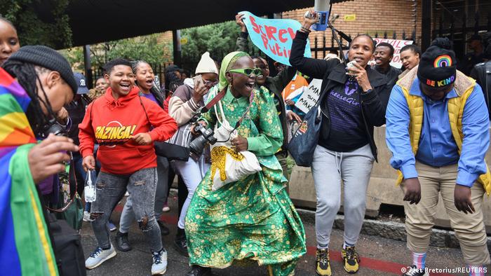 Protest in Südafrika gegen das LGBTQ-Gesetz in Uganda