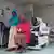 Des patients dans une chambre d'hopital du Global Mercy