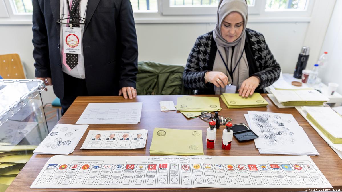 Turkey election Voting abroad ends, higher turnout reported DW 05