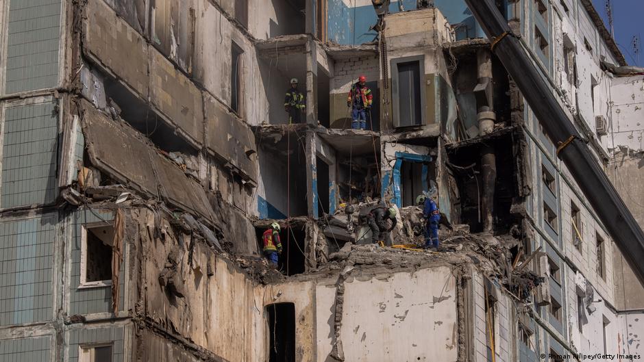 Ukraine updates: Russia troops 'accomplices' to war crimes – DW – 04/30/2023 - Vimarsana News