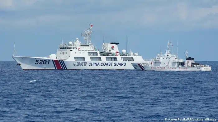 Schiff der chinesischen Küstenwache blockiert das philippinische Küstenwache 