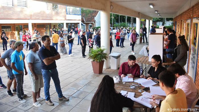 Según datos del Tribunal Superior de Justicia Electoral (TSJE) la participación en los comicios generales fue del 63%.
