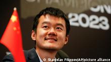 30/04/2023 China's Ding Liren speaks after his victory in the FIDE World Chess Championship in Astana, Kazakhstan, Sunday, April 30, 2023. China's Ding Liren beat Russia's Ian Nepomniachtchi in a thrilling finale. He takes over the world championship title from Norway's Magnus Carlsen. (AP Photo/Stanislav Filippov)