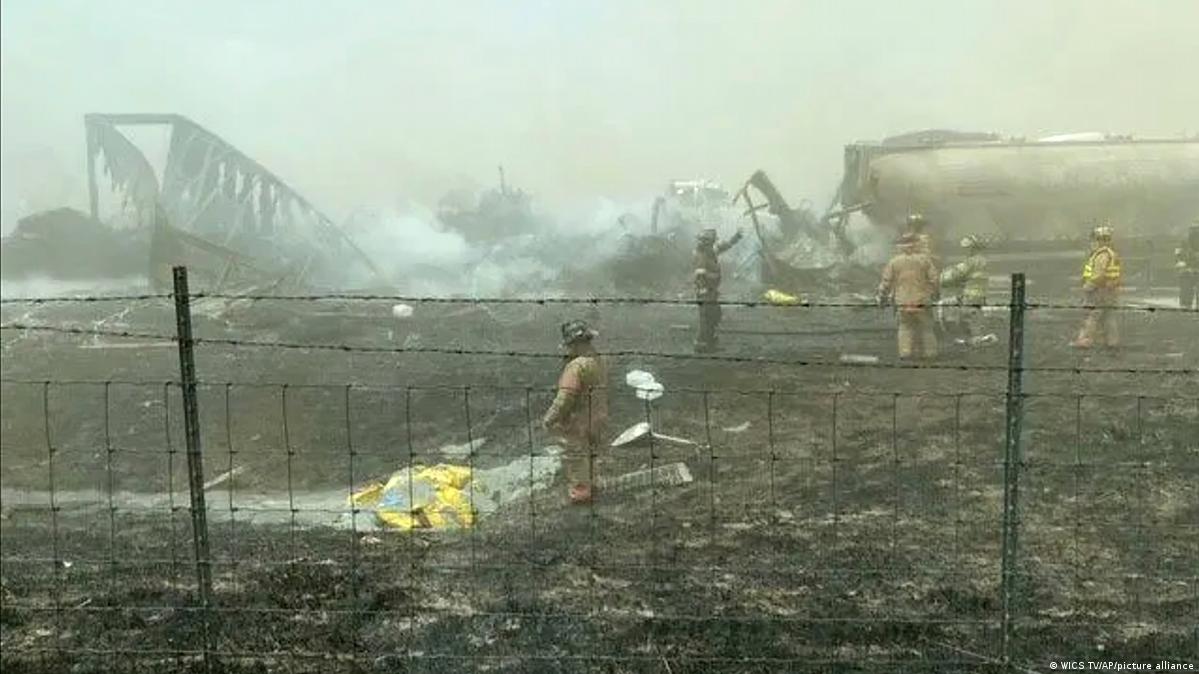 US: Multiple dead after dust storm causes highway pileup