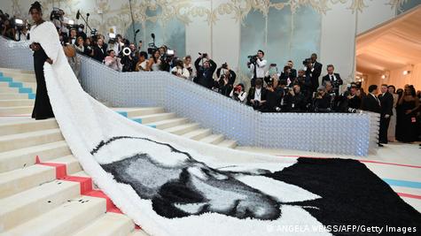 How Celebs Honored Karl Lagerfeld on The 2023 Met Gala Carpet – NBC New York