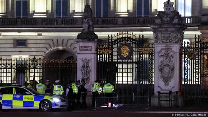 UK London | Polizei am Buckingham Palace