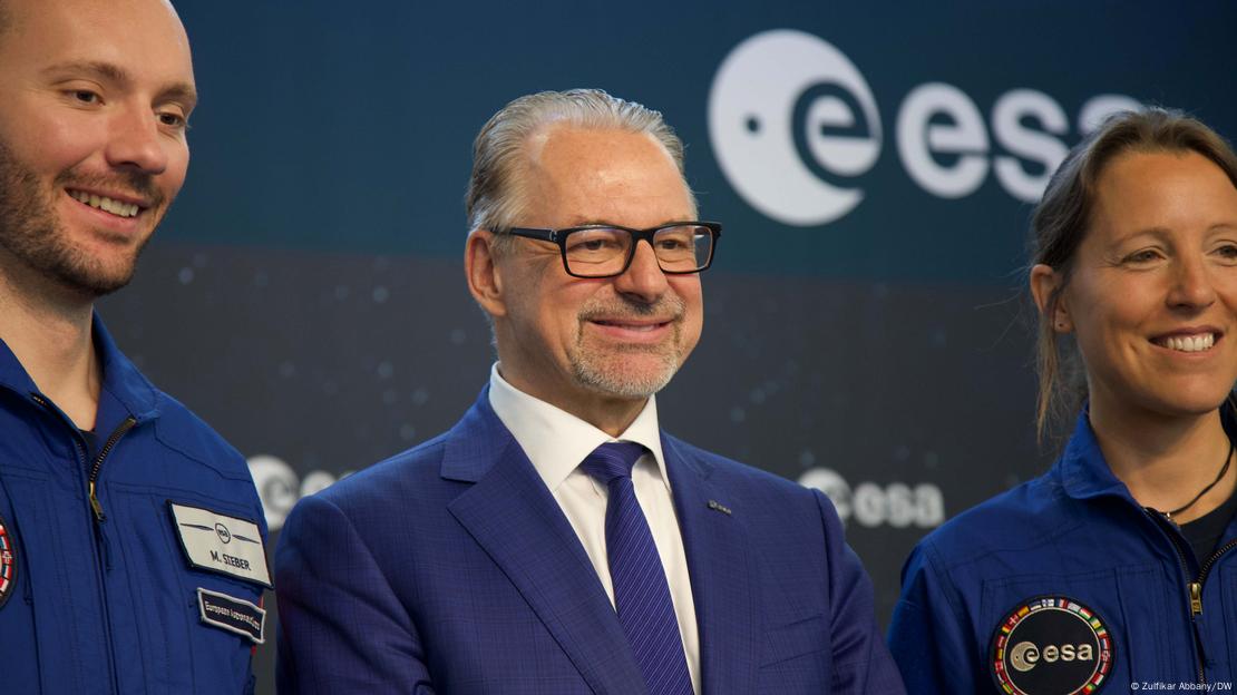 New European Space Agency (ESA) astronauts begin their training. From left to right, Marco Sieber, Josef Aschbacher, Sophie Adenot.