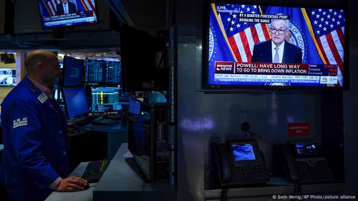 El presidente de la Fed, Jerome Powell, aparece en televisión.