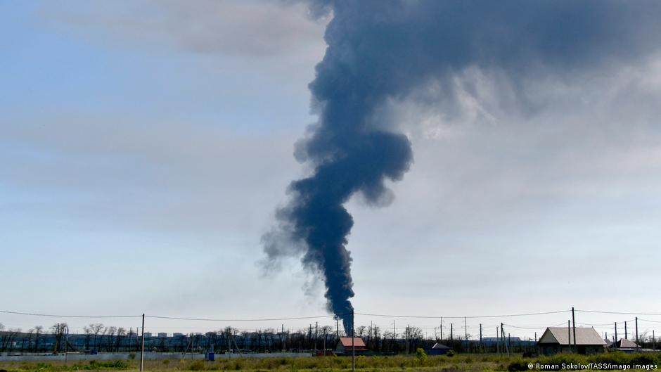 У Росії в новорічну ніч дрони атакували НПЗ і нафтобазу – DW – 01.01.2026