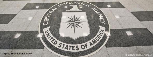 Logo des CIA auf dem Marmorboden der CIA-Zentrale in Washington