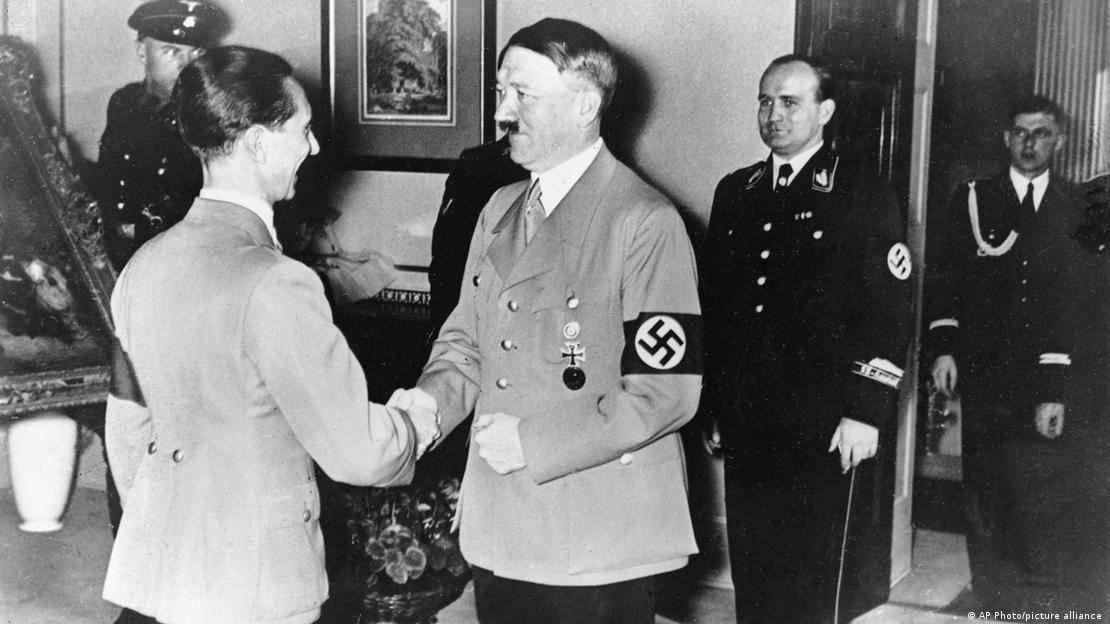 Γκέμπελς και Χίτλερ, 1937