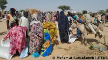 28.04.2023****Sudanese refugees who fled the violence in their country, gather for food given by the World Food Programme (WFP) near the border between Sudan and Chad, in Koufroun, Chad April 28, 2023. REUTERS/Mahamat Ramadane