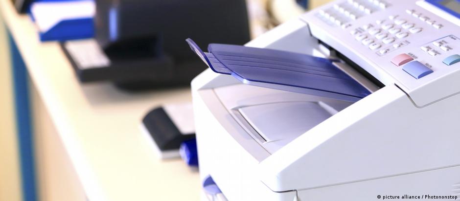 Máquinas de fax ainda são comuns em escritórios por toda a Alemanha