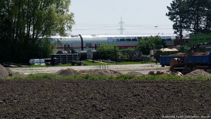 In Unfall bei Hürth verwickelter Intercity (04.05.2023)