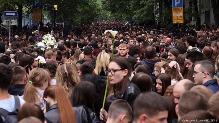 Serbien Belgrad | Trauer nach Amoklauf an Schule