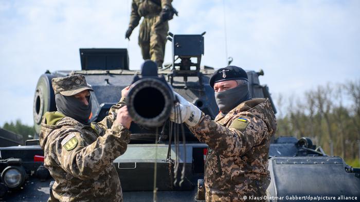 Verteidigungsminister Boris Pistorius bei Ausbildung ukrainischer Soldaten