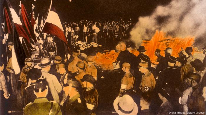 Bücherverbrennung 1933 / Foto - Book burning 1933 / Photo -