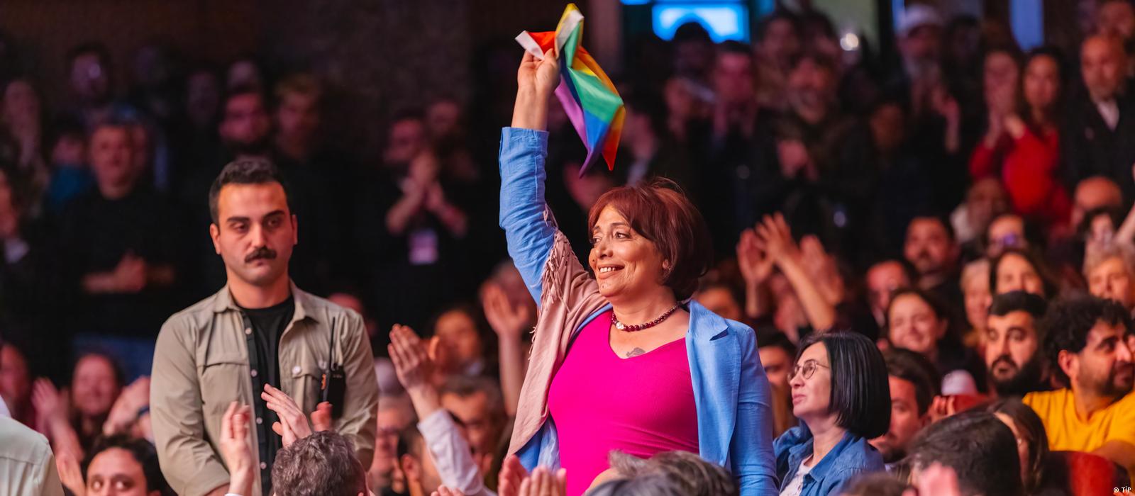 Sperma bilan qoplangan