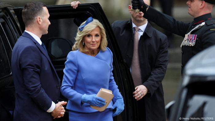 Auch die First Lady der USA, Jill Biden, gehört zu den prominenten Gästen bei der Krönungszeremonie 