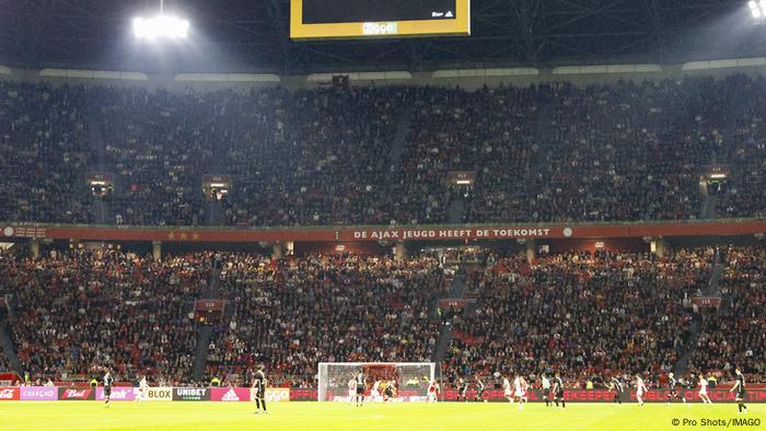 Fußballfans In Amsterdam Wegen Antisemitismus Festgenommen | Aktuell ...