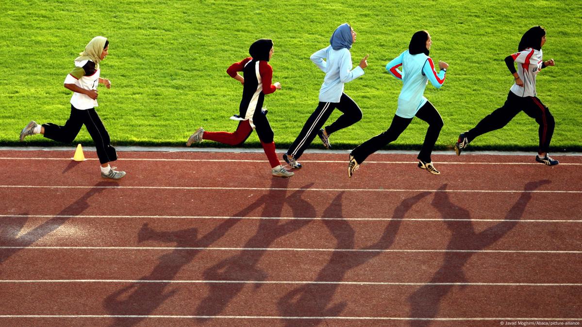 Iran: Sports boss quits over unveiled runners — report – DW – 05/07/2023
