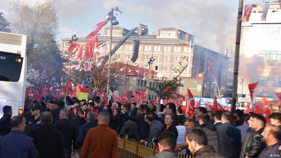 Türkischer Oppositionspolitiker im Wahlkampf attackiert