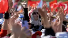 Supporters of Turkish President Tayyip Erdogan attend a rally ahead of the May 14 presidential and parliamentary elections in Istanbul, Turkey, May 7, 2023. REUTERS/Umit Bektas