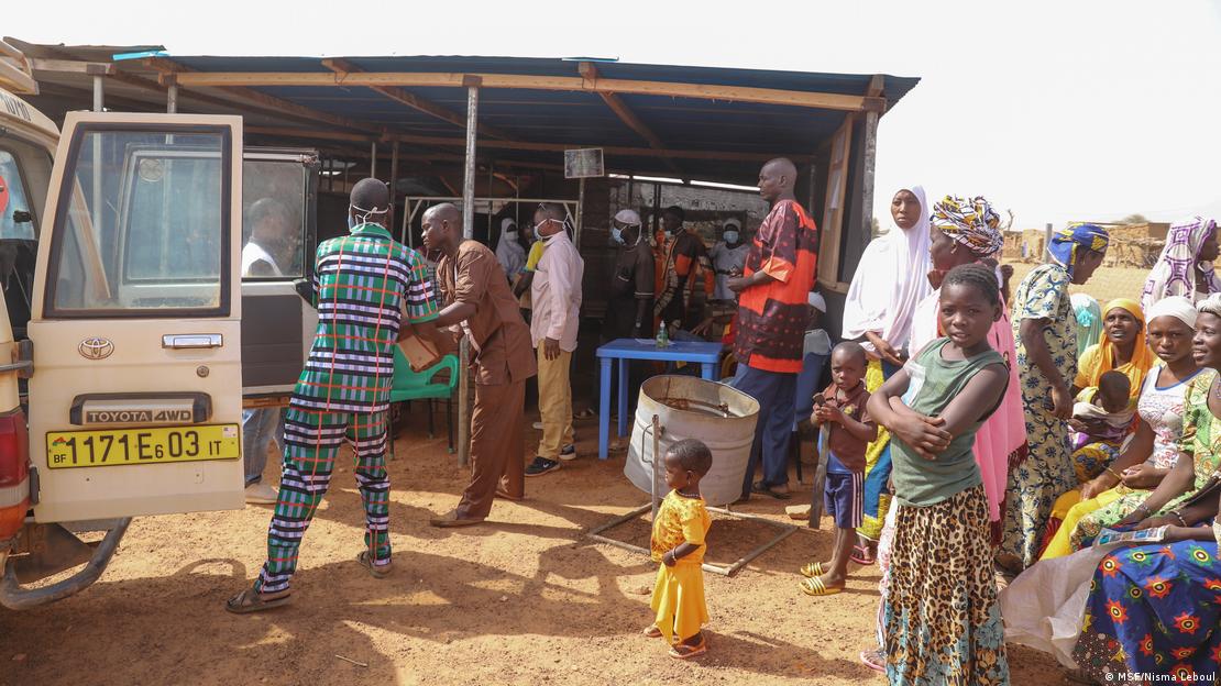 Distribution de l'aide aux populations à Djibo au Burkina Faso 