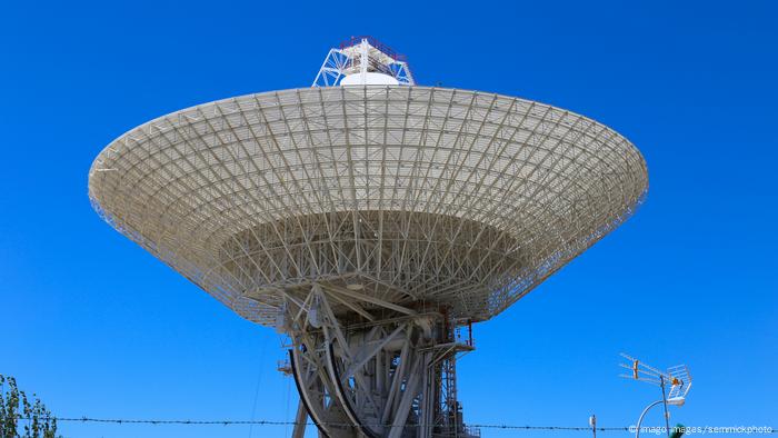 El Complejo de Comunicaciones de Espacio Profundo de Madrid es una estación terrestre situada en España. Forma parte de la Red de Espacio Profundo de la NASA para comunicarse con naves espaciales.