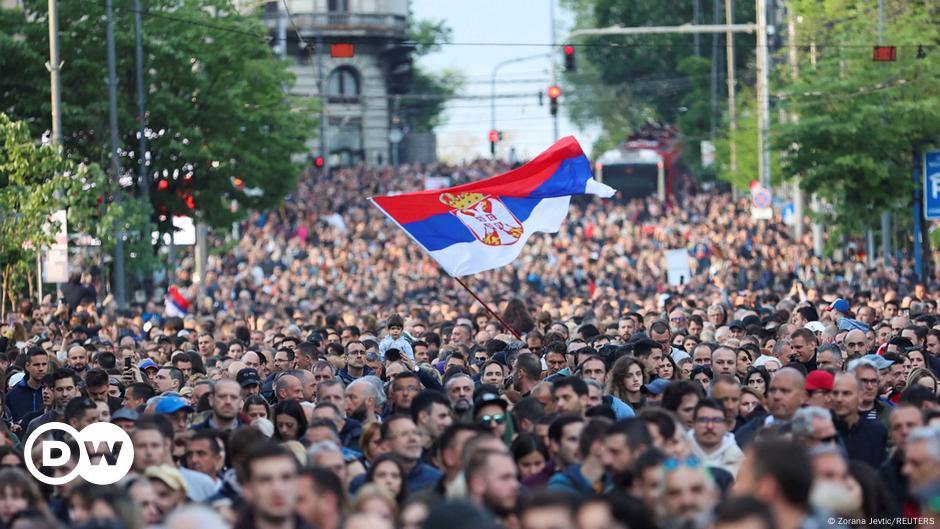 Serbia: Thousands Rally In Belgrade After Mass Shootings – DW – 05/08/2023