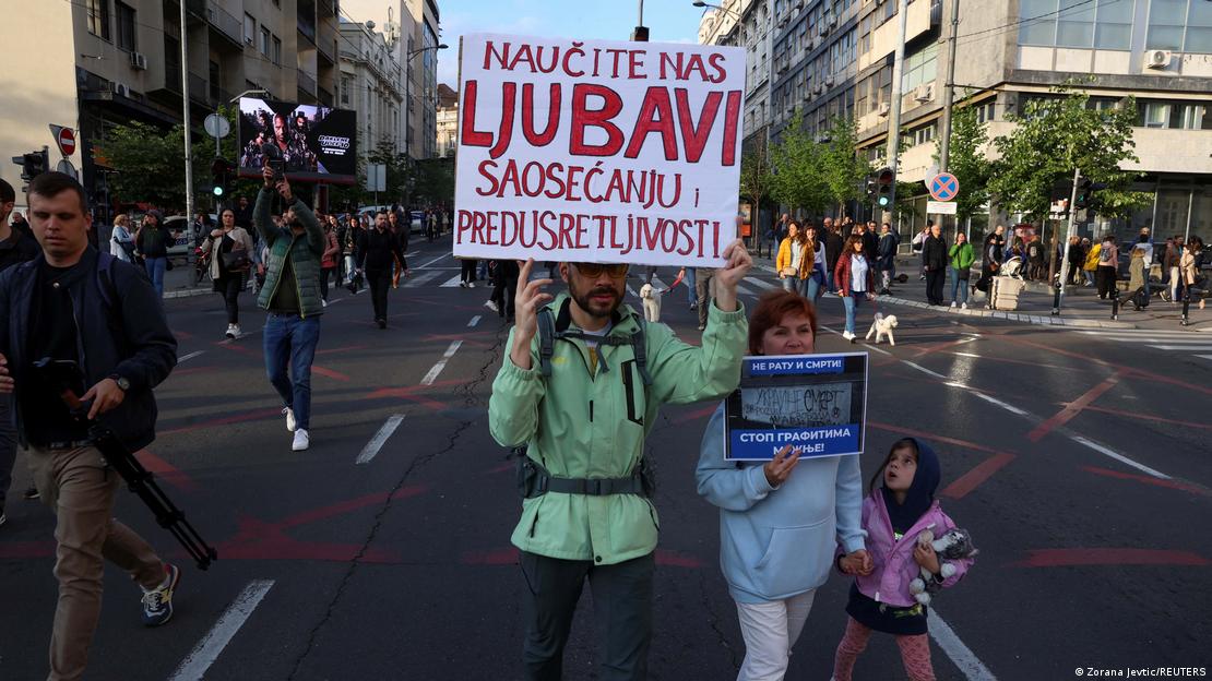 протест против насилство во Белград Србија