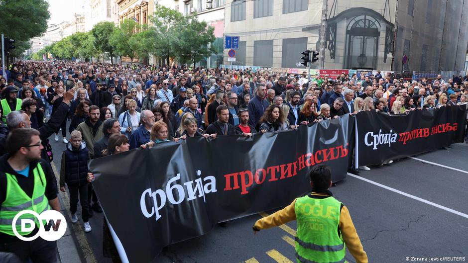 Serbien: Massenproteste nach Amokläufen