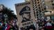 Pancarta con el rostro de Pinochet, en que se lee: "Queremos orden". Pancarta con el rostro de Pinochet, en que se lee: "Queremos orden".