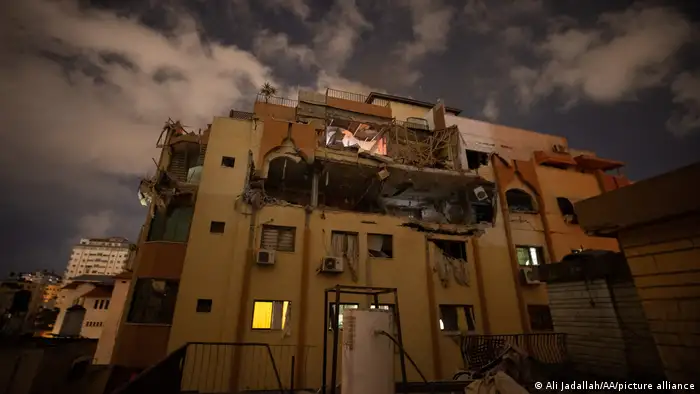 القصف الإسرائيلي يصيب مبنى في غزة 09.05.2023