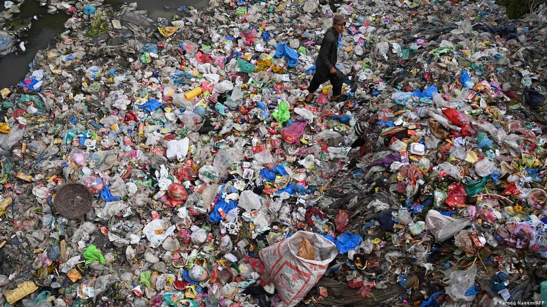 Συσσωρευμένα πλαστικά απορρίμματα
