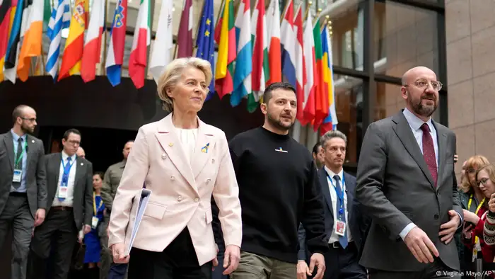 乌克兰总统泽连斯基去年2月前往布鲁塞尔参加欧盟高峰会（资料照）