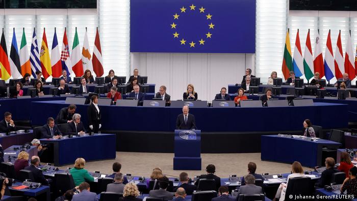 Frankreich Kanzler Scholz spricht im EP Straßburg