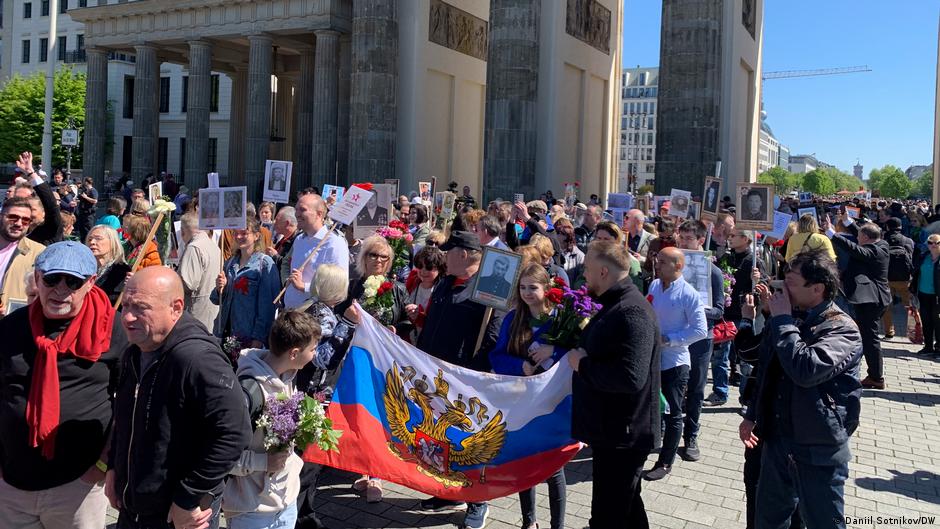 Выходцы из РФ в Германии чаще других поддерживают популистов – DW – 07.11.2024