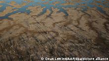 Blick auf den wasserarmen Pamamaroo-See, der Teil des Menindee Lakes-Systems, nahe Menindee, ist. Die Anzeichen für eine Wiederkehr des Wetterphänomens El Niño mehren sich. (zu dpa «WMO sieht Anzeichen für Rückkehr von El Niño») +++ dpa-Bildfunk +++