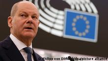 Bundeskanzler Olaf Scholz (SPD) spricht im EU-Parlament. Scholz will im Europaparlament seine Sicht auf die aktuelle Lage und die Zukunft der EU präsentieren.