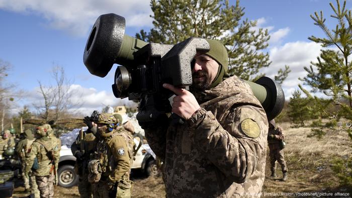 Ukraine Soldaten Javelin Panzerabwehr Waffe