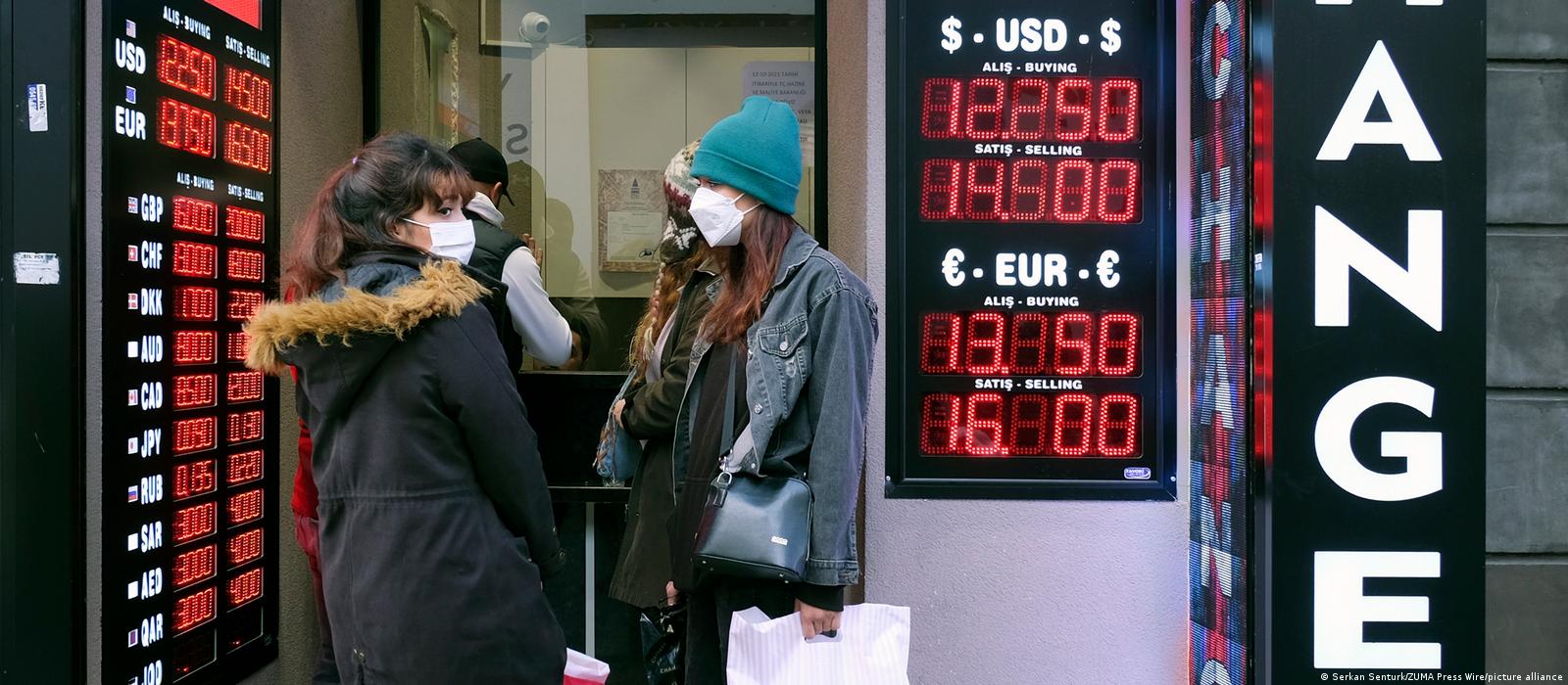 Turkish lira plunges as Erdogan begins new presidential term