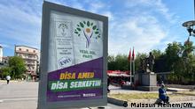 Wahlplakat der grünen Linken Partei auf dem Hauptplatz in Diyarbakir. In Kurdischer Sprache: „wieder Amed, wieder Erfolg“
Ort: Diyarbakir
Datum, 09.05.2023
Copyright: Maissun Melhem, arabische Redaktion

