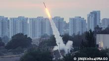 News Bilder des Tages 230510 -- ASHKELON ISRAEL, May 10, 2023 -- Israel s Iron Dome defense system launches a missile to intercept rockets fired from the Gaza Strip, in Ashkelon, southern Israel, on May 10, 2023. Tens of rockets were fired by Palestinian militants into Israel early Wednesday evening, in response, the Israel Defense Forces IDF launched airstrikes against Palestinian Islamic Jihad PIJ targets in the Gaza Strip. via Xinhua ISRAEL-ASHKELON-IRON DOME-GAZA-ROCKETS-INTERCEPTION IlanxAssayag/JINI PUBLICATIONxNOTxINxCHN