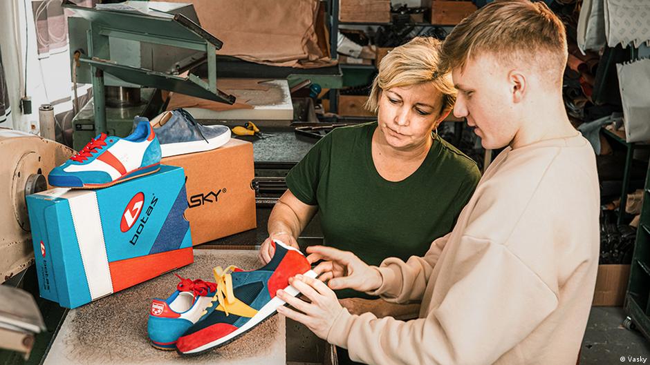 Walking in giant footsteps to save iconic Czech shoemaker – DW – 05/19/2023 - Vimarsana News